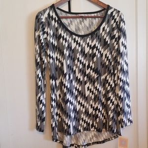 Lularoe lynnae top size small